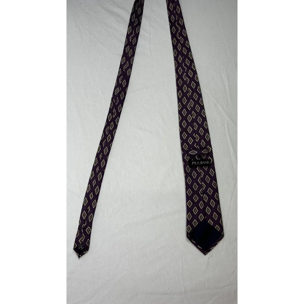 JOS A BANK Necktie Eggplant Medallion 100% Silk‎ X-Long
